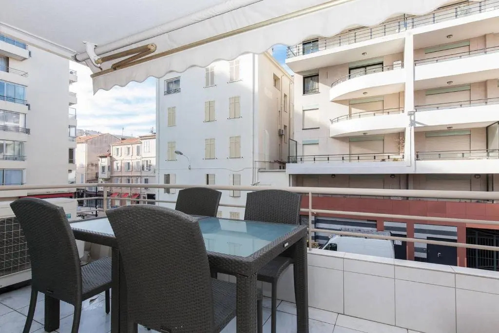 Grand Hotel: New 2 Beds/ 2 Baths