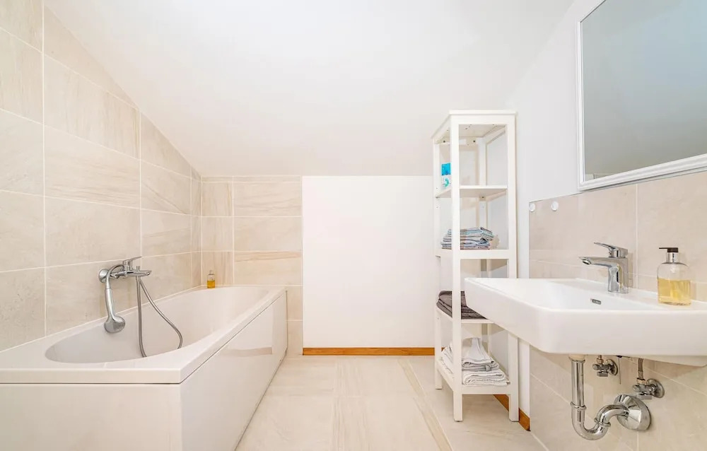 Awesome Home In Vinjerac