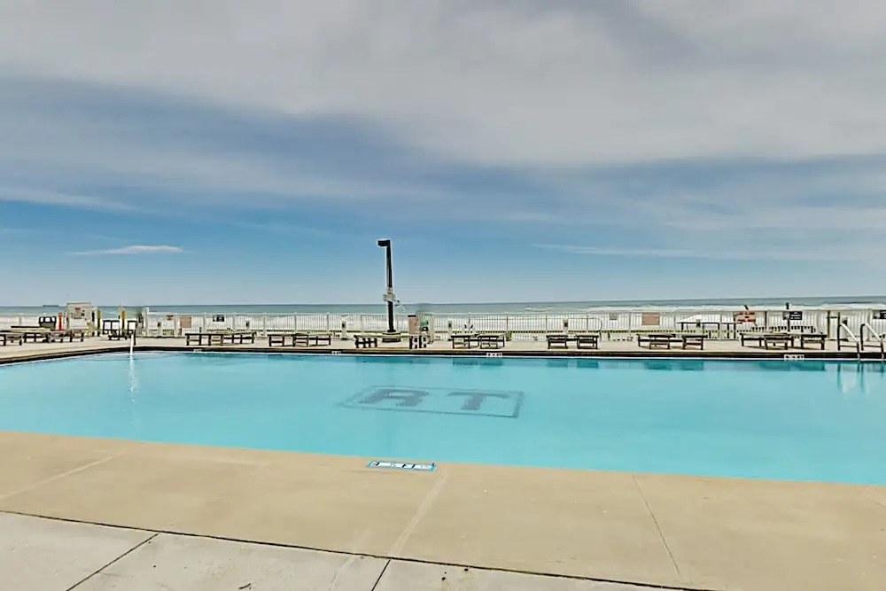 Resort-Style Unit 1113 - 2 Br Condo