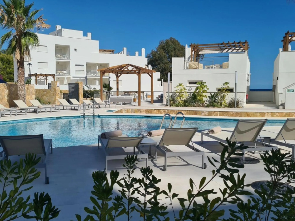 Luxury apartment with dishwasher, located by the sea