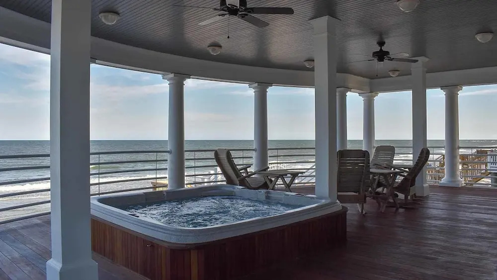 The Boat - 8 Br Home