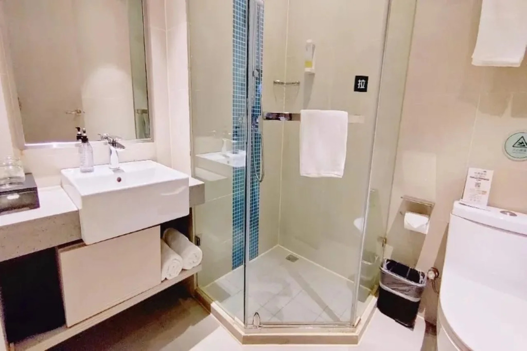 Home business hotel (suqian west lake road bus station)