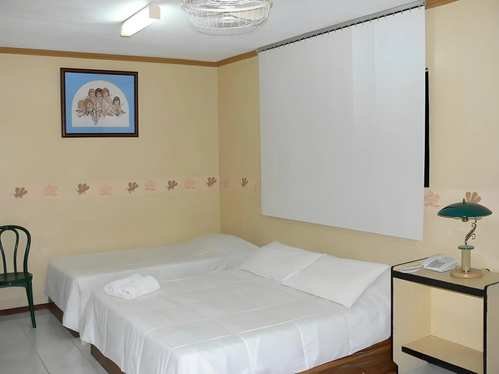 Plaza Maria Luisa Suites Inn