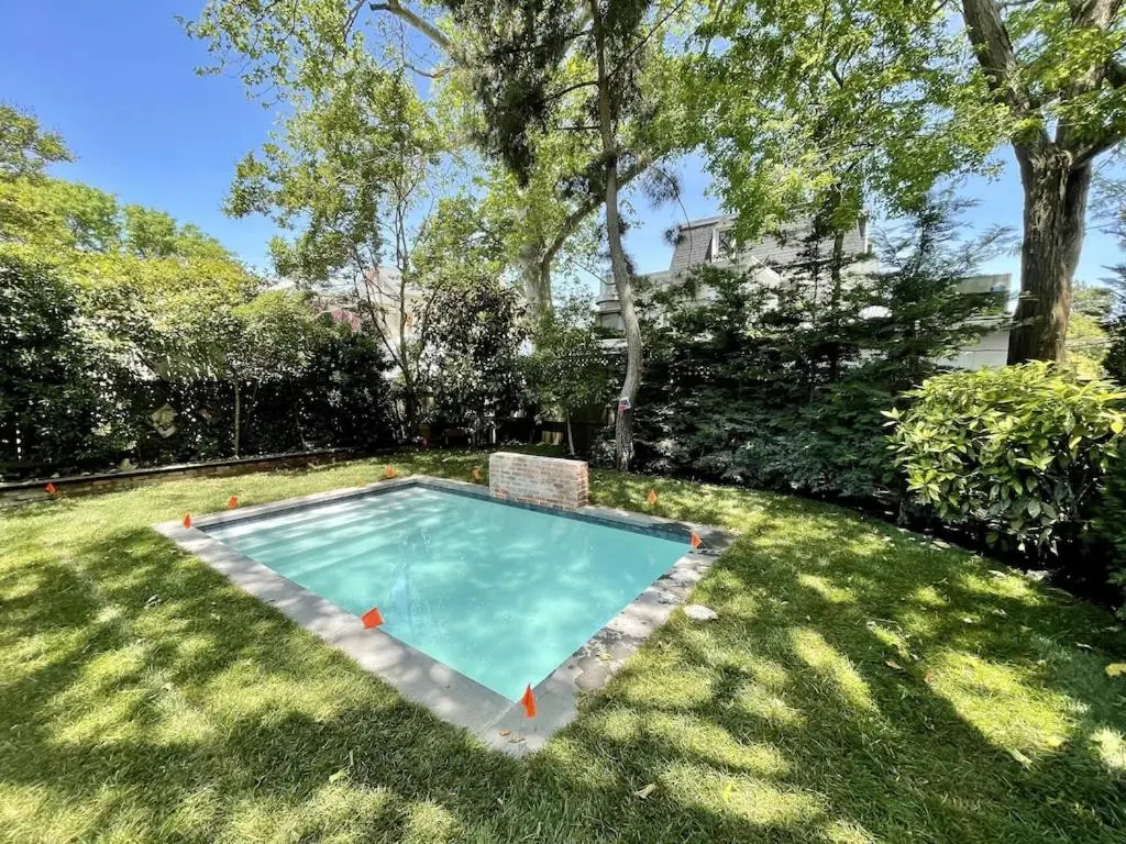 Victorian Manor with heated Saltwater Pool on Jackson Street 300ft To Beach Sleeps 18