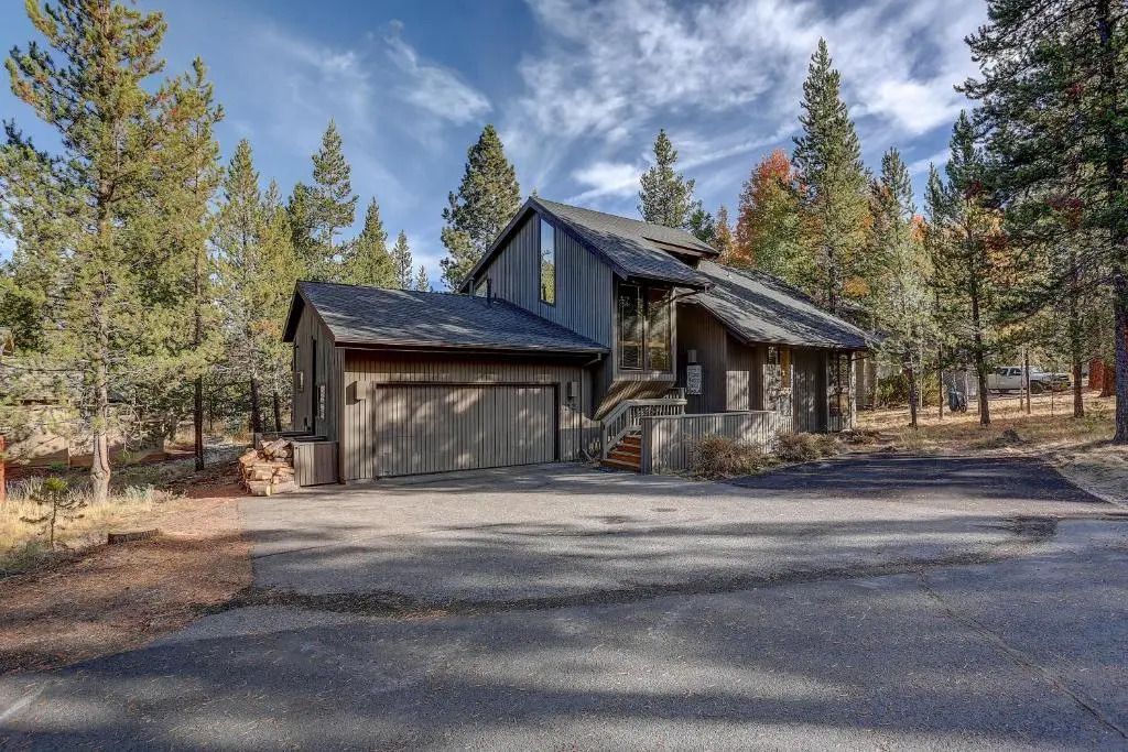 22 Rogue-AC-Hot Tub-4BR/3.5BA