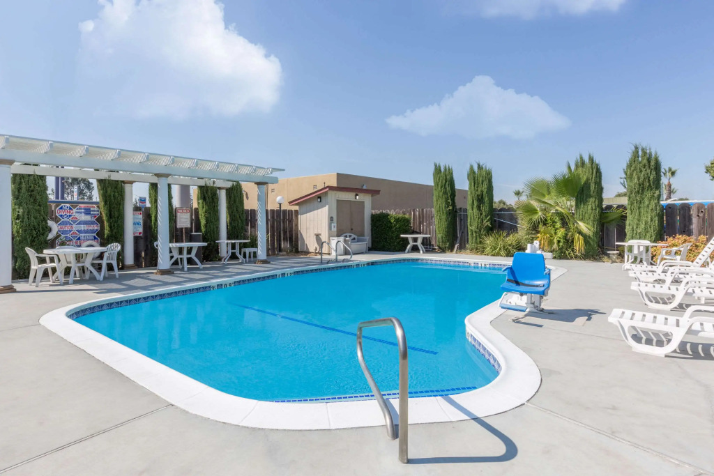 Super 8 by Wyndham Corning