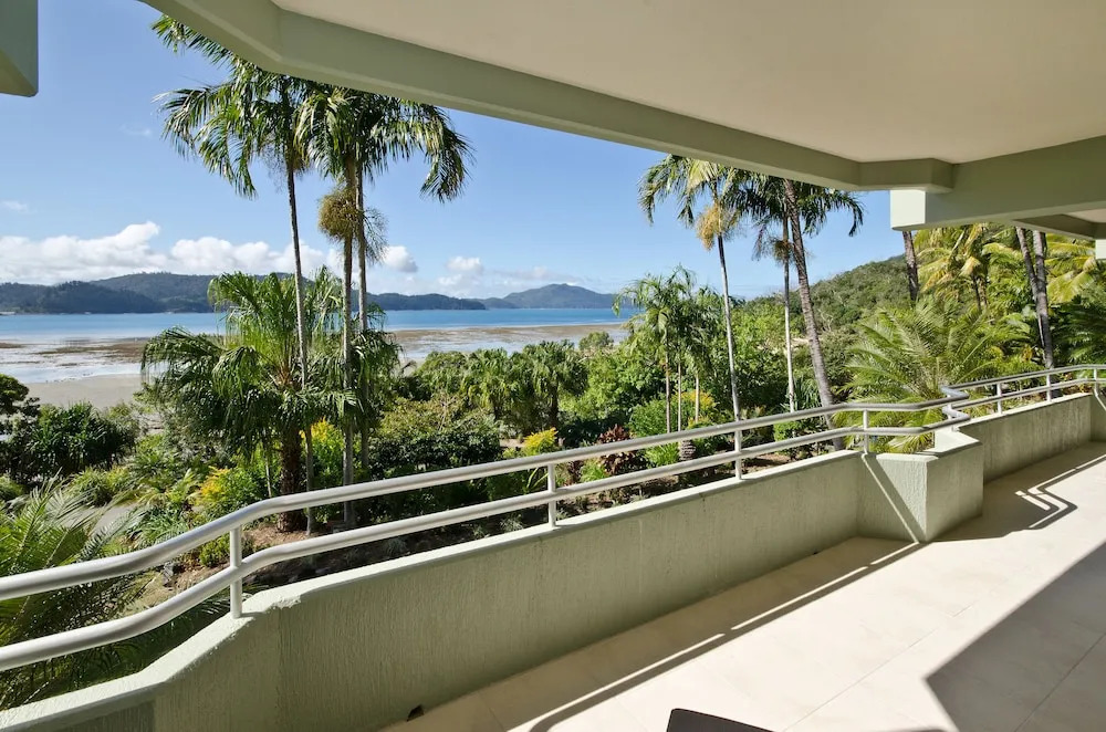 Beach Front Lagoon Lodge Apartments