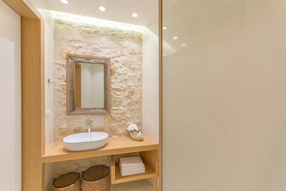 Chandakos 8 Design Apts