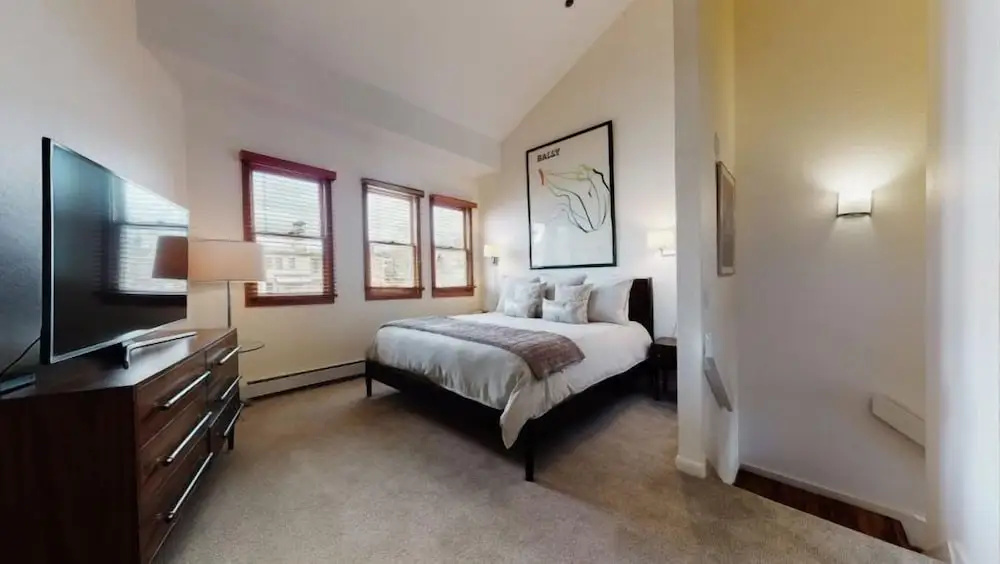 Premier Ski In, Ski-Out 3 Bedroom Condo With Spectacular Views, Heated Outdoor Pool And Hot Tub, Short Walk To Village