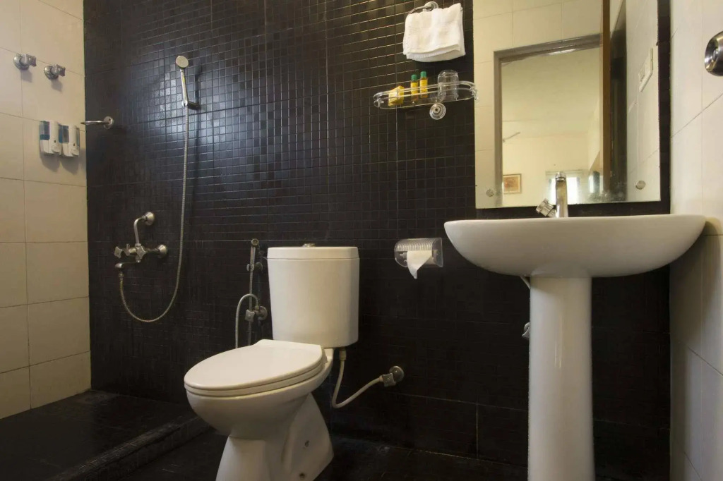 FabHotel Iberis Sholinganallur