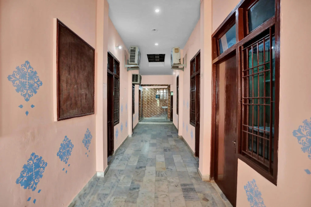 OYO Flagship 83519 Hotel Surya