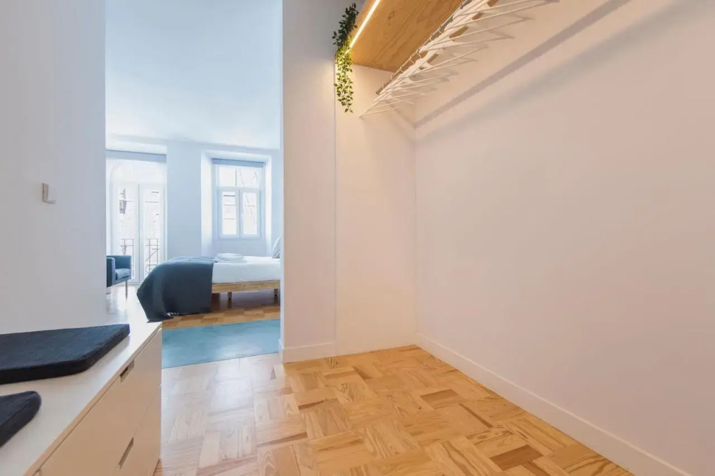 Brand new fully furnished hostel just 20 meters from Anjos metro station - 7