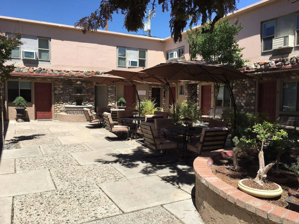 Iron Horse Inn