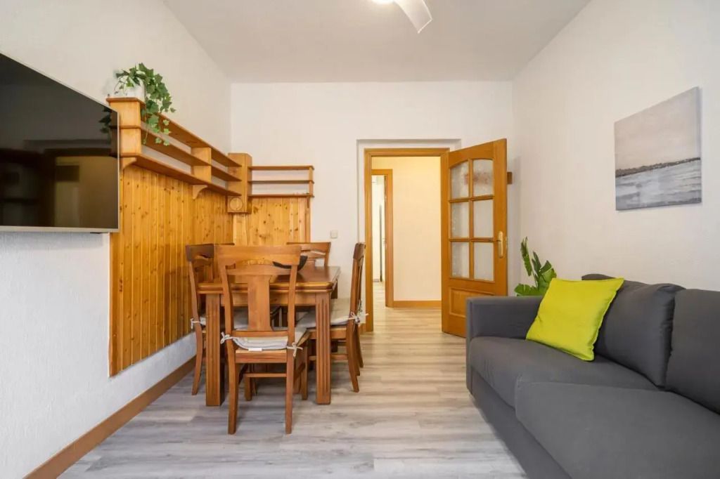 La Latina Sol. Espacioso apartamento, 12 pax