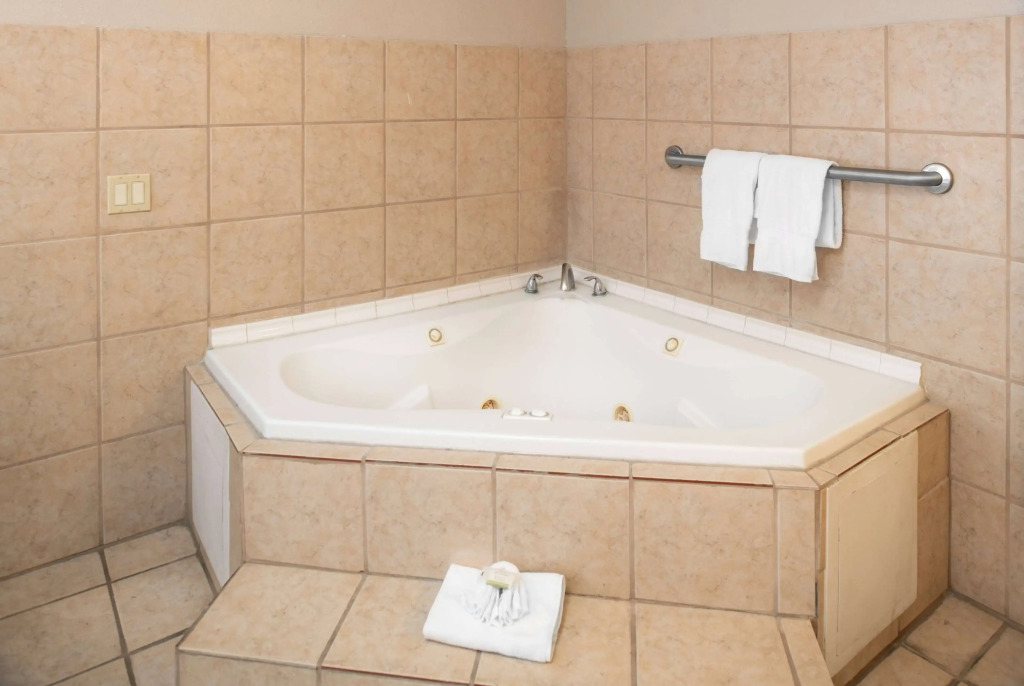 Days Inn & Suites by Wyndham Artesia