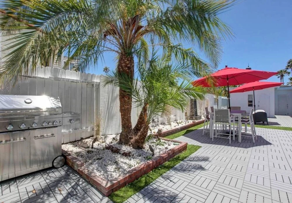 B5 Gorgeous Modern Home in Prime Location With AC and Backyard