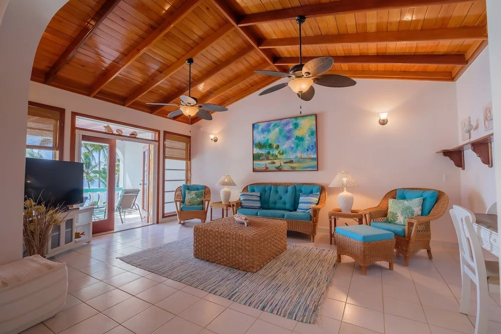 Coral Bay Villas - Lionfish Suite