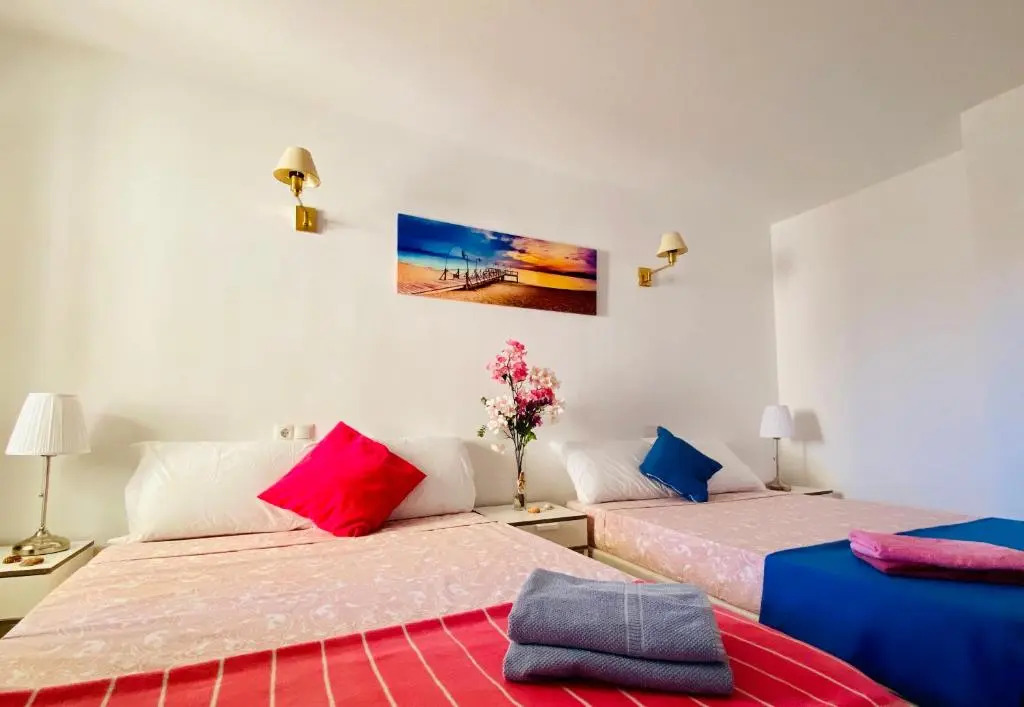 Fresh and Modern Delux Apartment in 1 min from the beach!