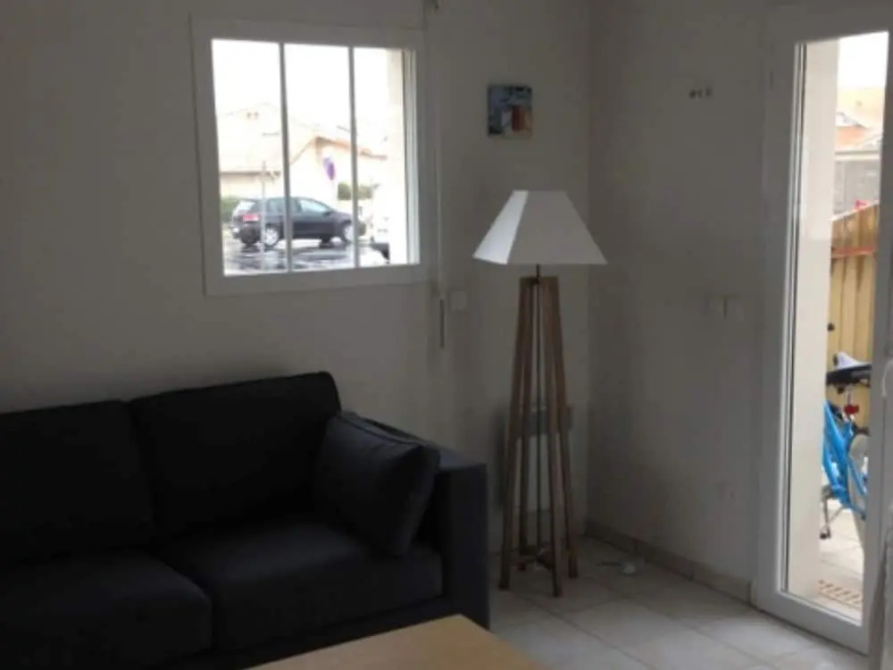 Well-kept Home With a Terrace Near the Beach