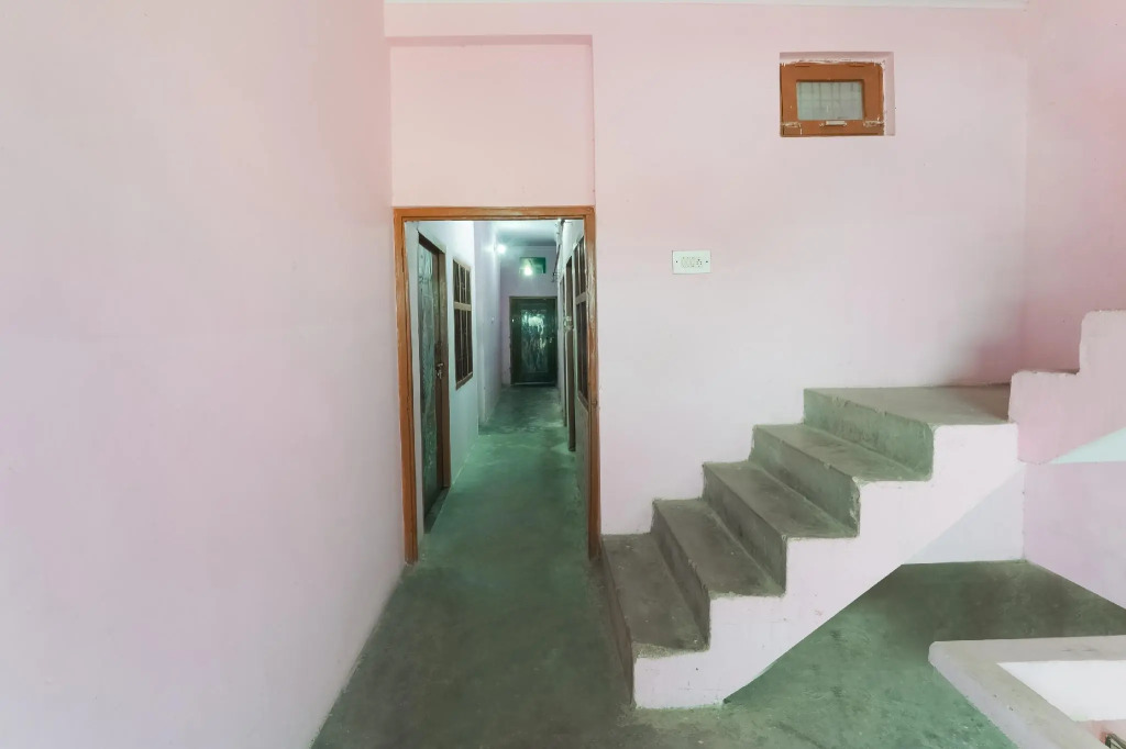 OYO 75967 Red Building Guest House