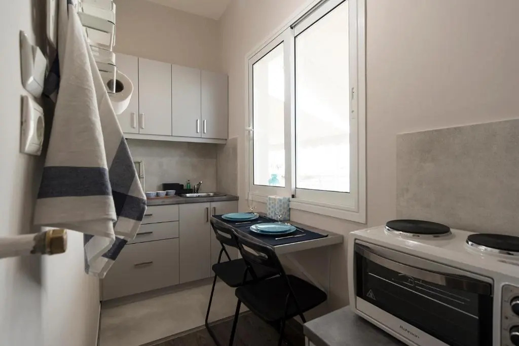 EL GRECO bright, airy penthouse in trendy Petralona