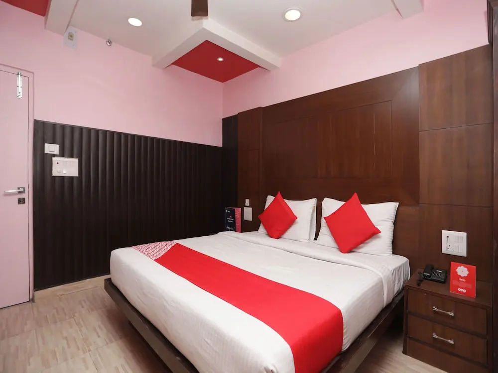 OYO 11061 Hotel Awesome