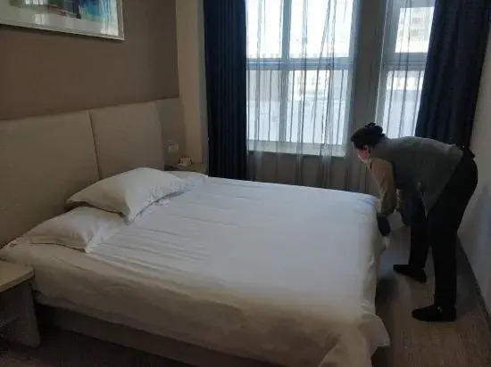 Grace Inn Hotel (Heze Train Station Zhonghua Century City)