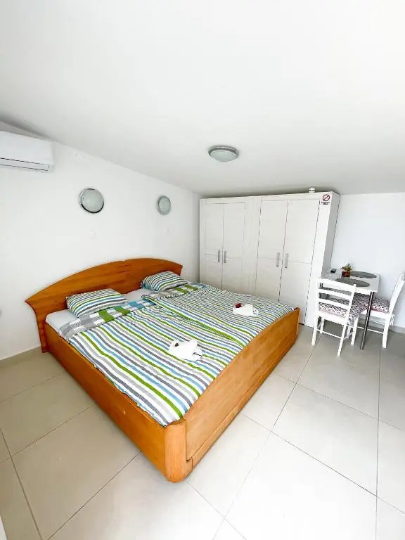Villa Lara with Pool, Novalja