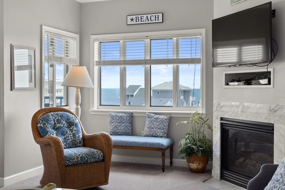Avalon 507 3 Bedroom Condo by RedAwning