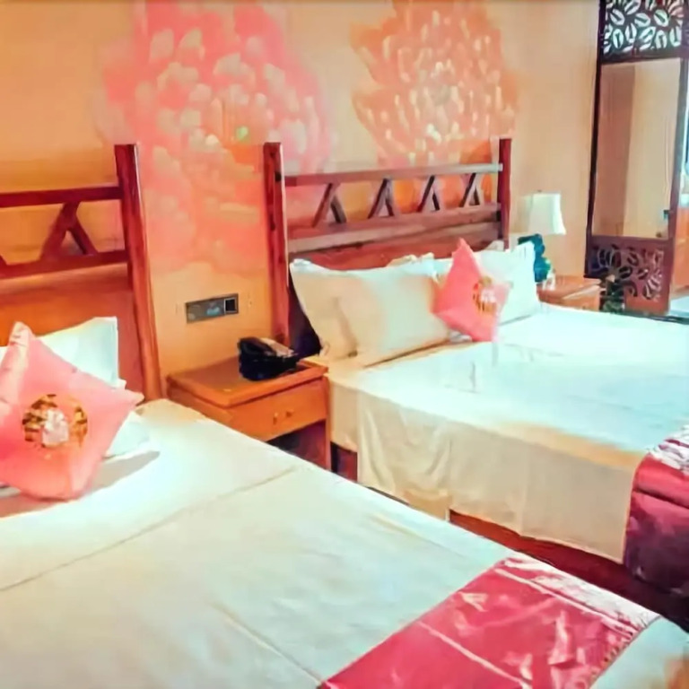 Ease Hotel
