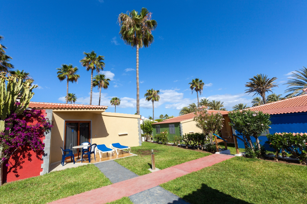Отель HL Miraflor Suites
