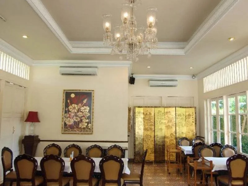 Aunruen Residence And Restaurant
