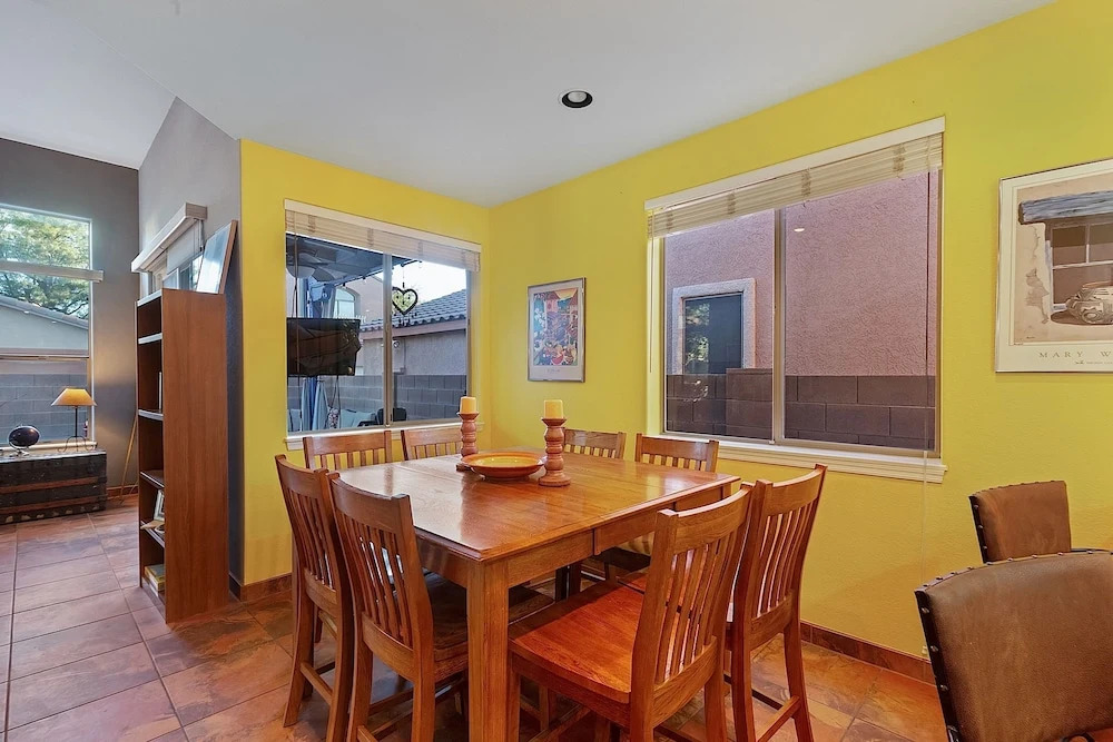Stylish Southwest 2 BR by Casago