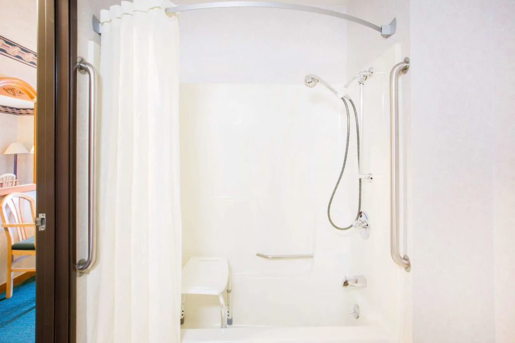 Burgundy Inn & Suites