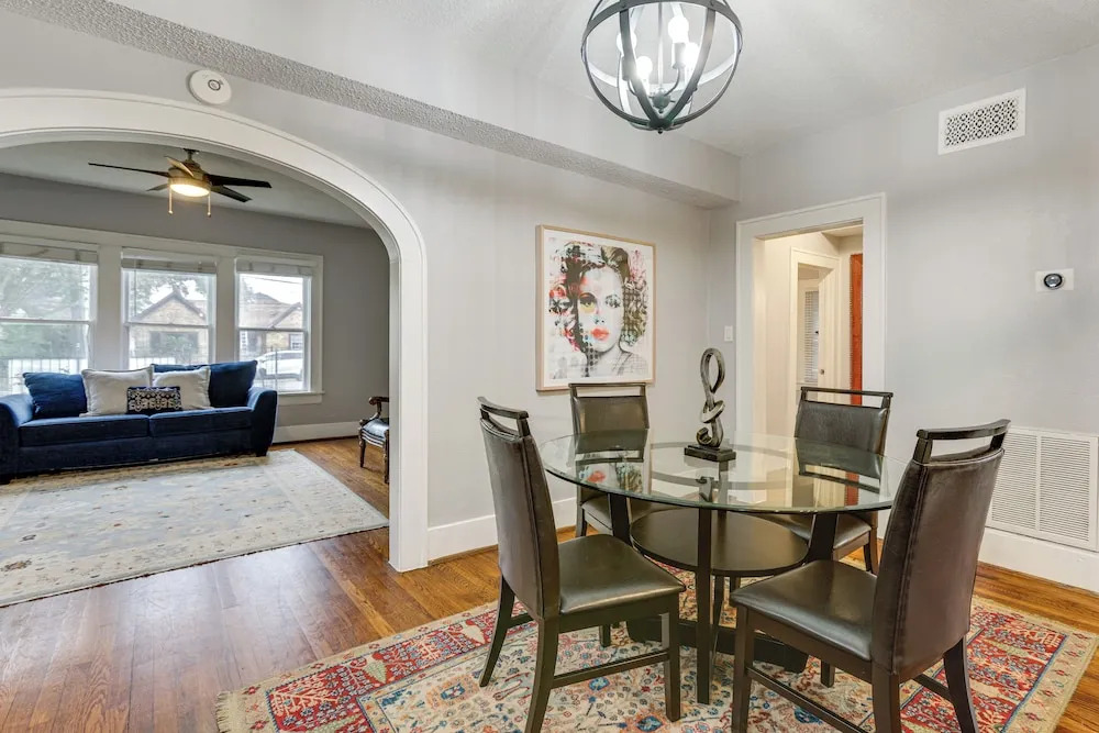 1 Mi to Hermann Park: Houston Apt w/ Shared Yard