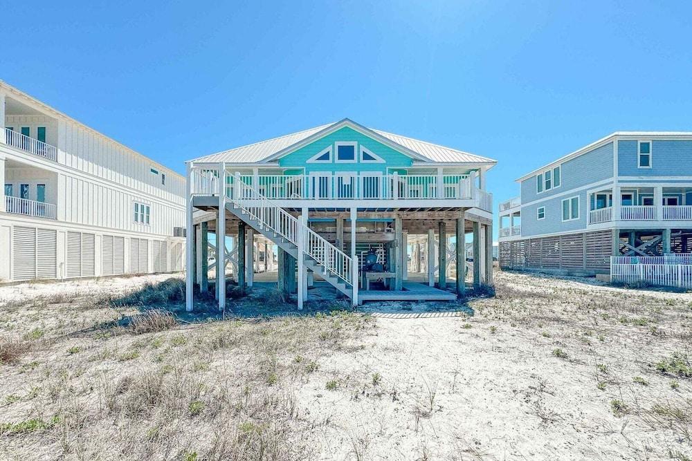 Beach House on the Bay With Private Dock