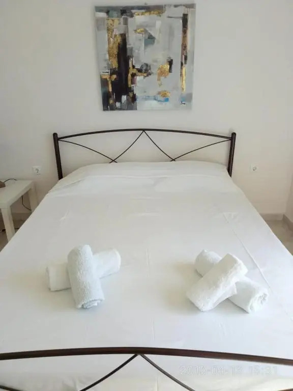 Cozy Apartment With Side View of Acropolis