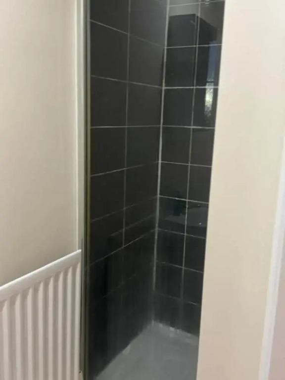 Komegloba Mega room, Moston Station