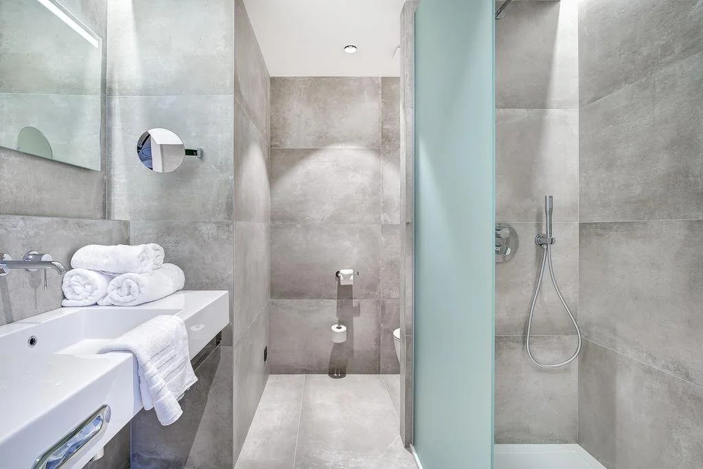 R hotel experiences