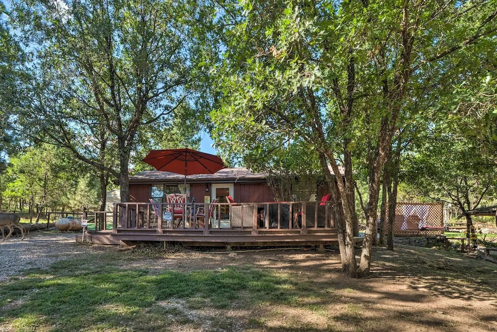 Pet-friendly Ruidoso Cabin w/ Hot Tub & Fire Pit