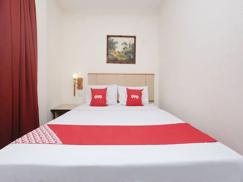 OYO 89968 Sri Sutra Hotel