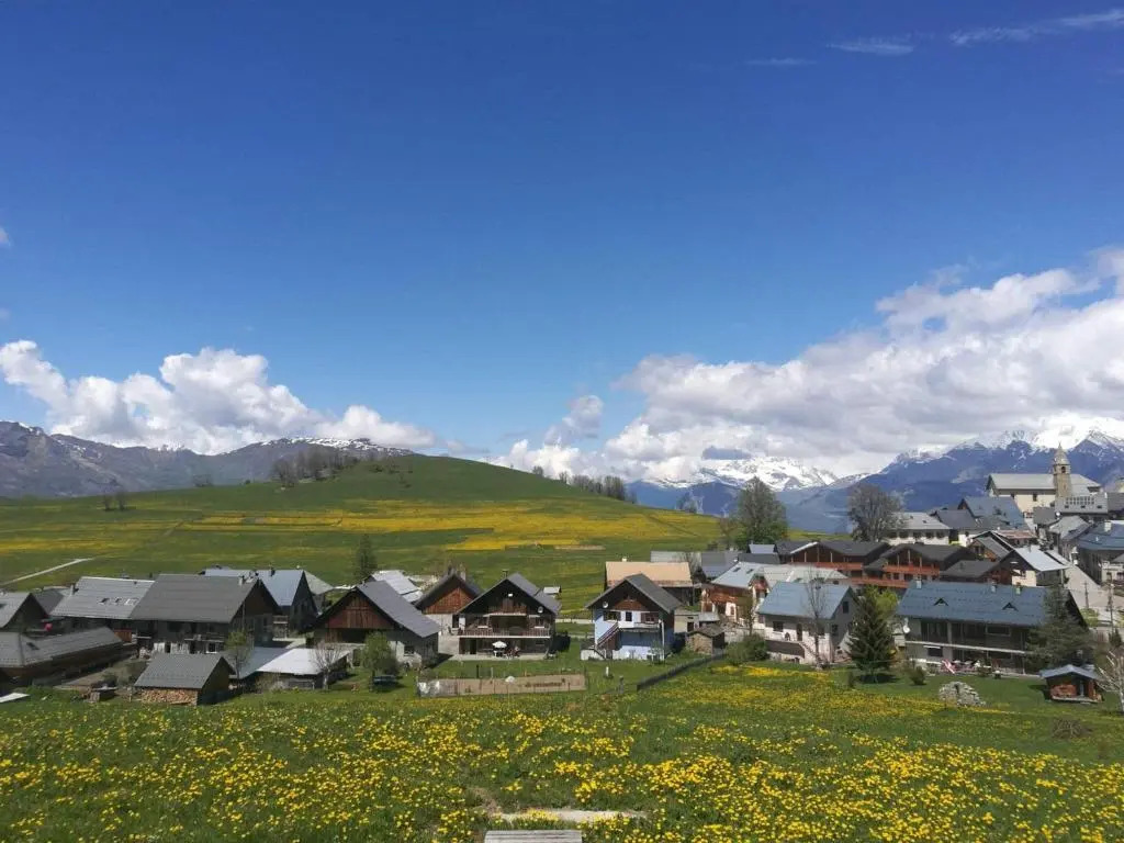 Chalet Albiez-Montrond, 4 pièces, 8 personnes - FR-1-618-16