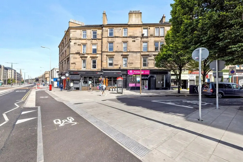 JOIVY Charming 2-Bed Flat Near City Centre W/ Desk