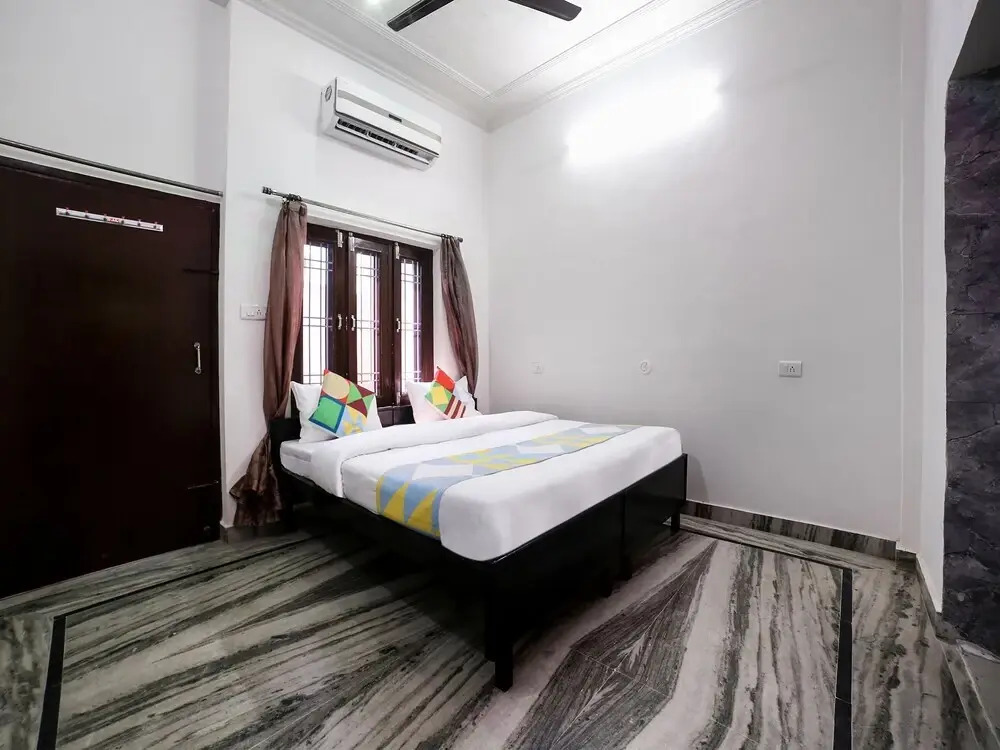 OYO Home 22635 Modern Villa 3BHK