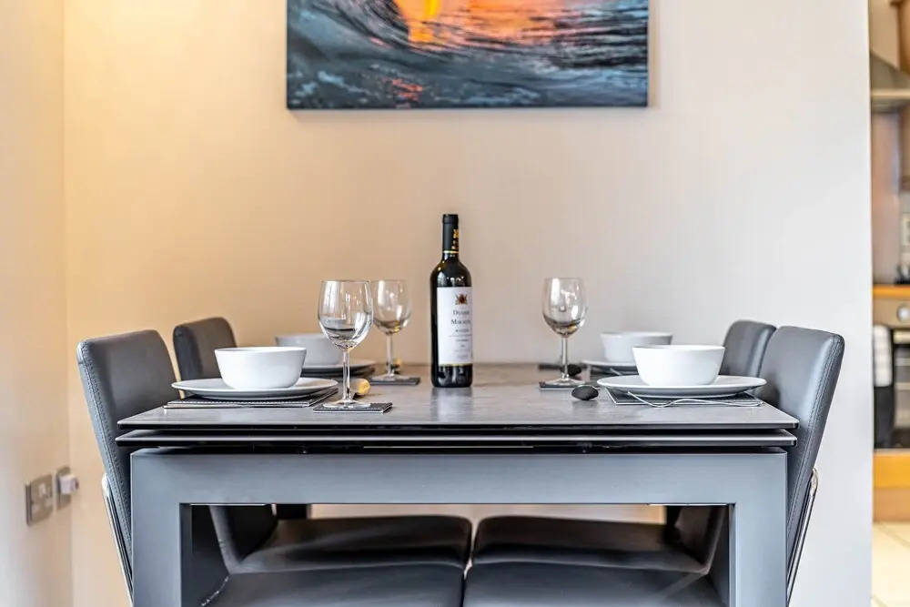 Celador Apartments - Riverside House Serviced Apartments