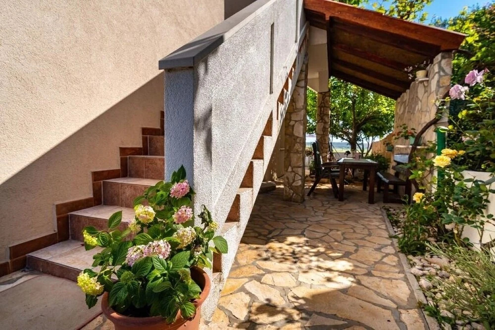 San - Comfortable and Great Location - A1