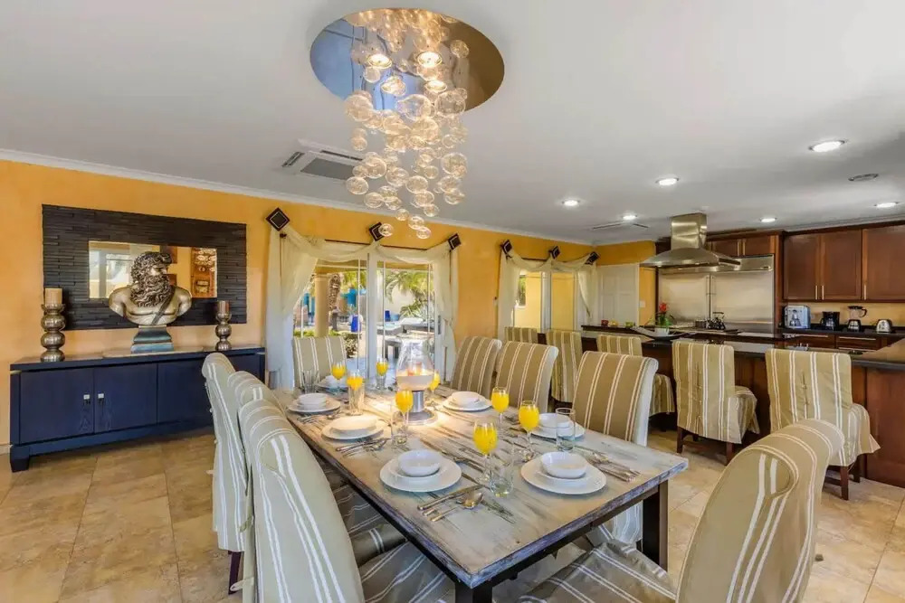 Luxury 4br4ba Villa w Hottub Pool Ocean Views