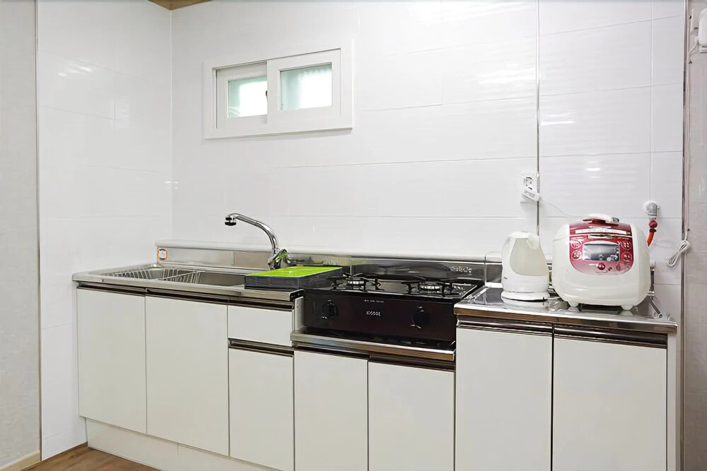 Anmyeondo Beach White House Pension