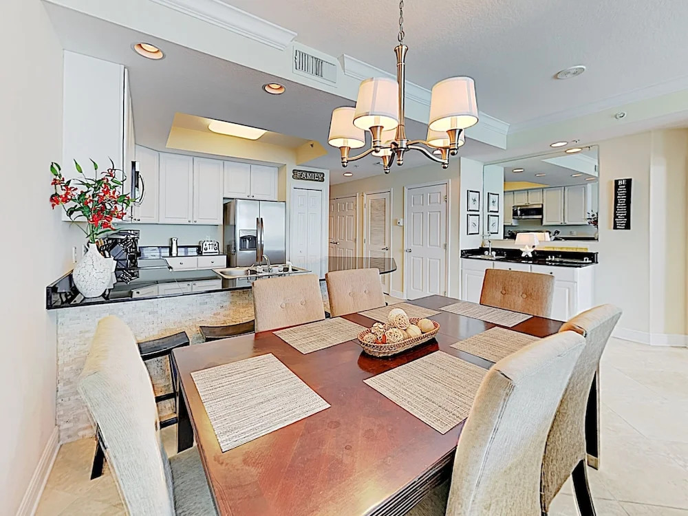 Gulf-view Coastal Elegance W/ Pool & Hot Tub 3 Bedroom Condo