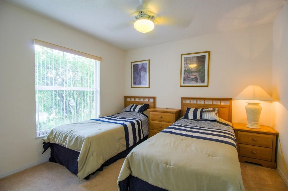Spacious Modern Pool Home, Family & Golf Trips - 4727 4 Bedroom Home by RedAwning